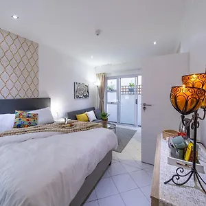 Quiet & Cosy In Claremont Cape Town